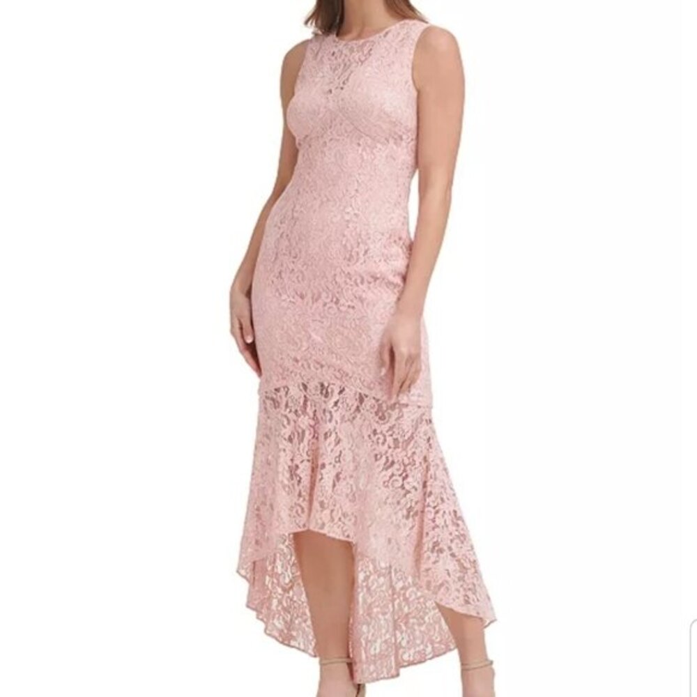 NWT Vince Camuto Sleeveless Lace Gown, size 2, color Apricot Pink